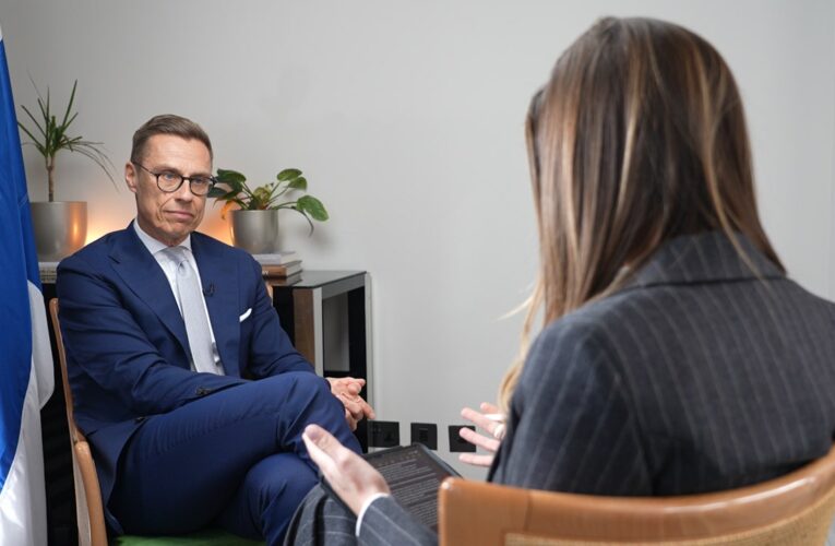 Finnish President calls on Trump to request a Ukrainian ceasefire from Putin within three weeks