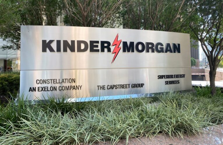 Kinder Morgan quarterly profit jumps at strong demand for Natgas